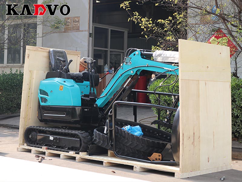 凯迪沃重工一批电动小型挖掘机出口欧洲