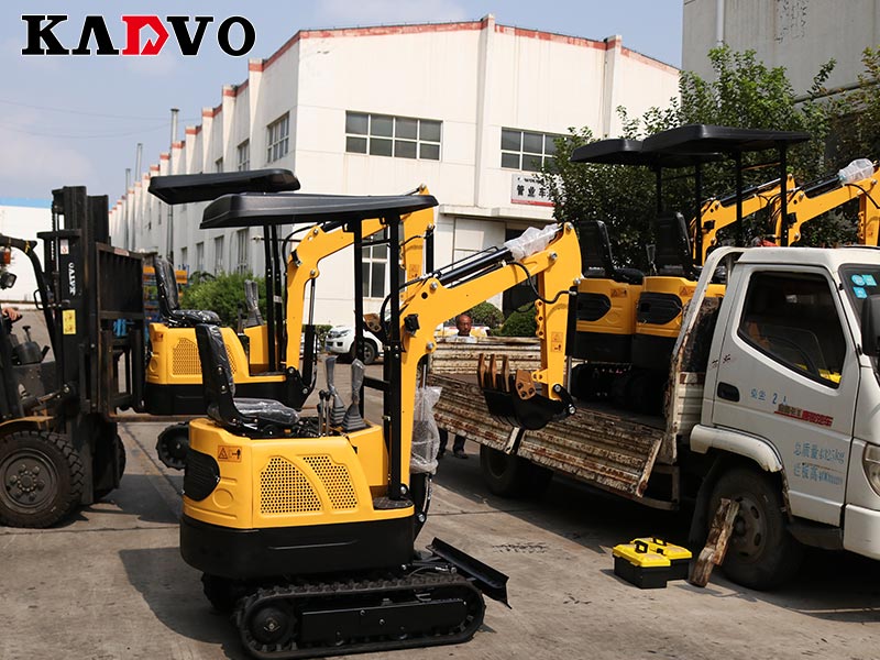 凯迪沃重工15台小型挖掘机出口波兰