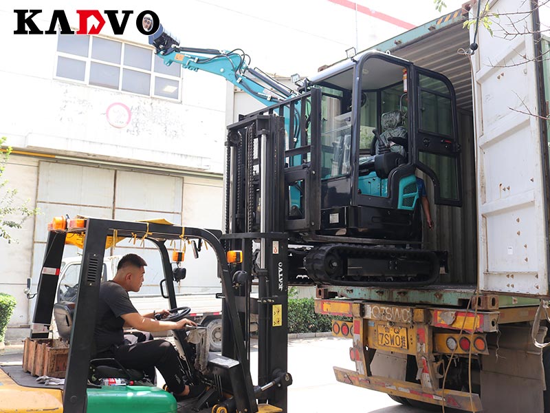 凯迪沃重工一批小型挖掘机出口澳大利亚