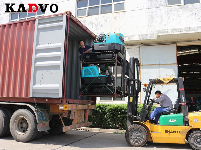 凯迪沃重工一批小型挖掘机出口东欧